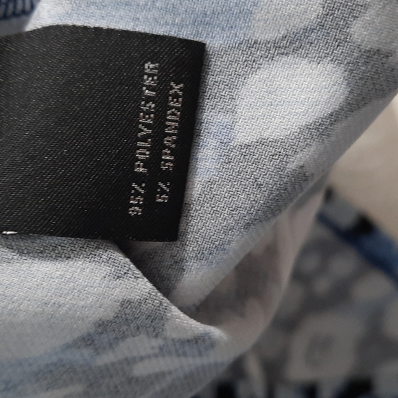 NWT SLIM FACTOR BY INVESTMENTS  black, white and blue blouse Sz M - Picture 12 of 13